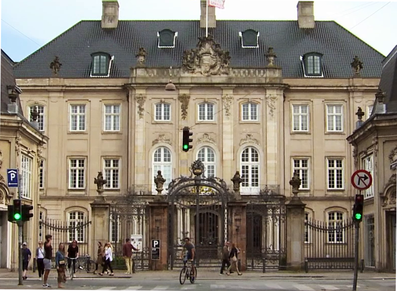 Odd Fellowpalæet eller Schimmelmanns palæ i København, tidligere ejet af Ernst Schimmelmann som var finansminister, modstander af slavetransporter, men som selv ejede slaver og plantager på St. Croix.